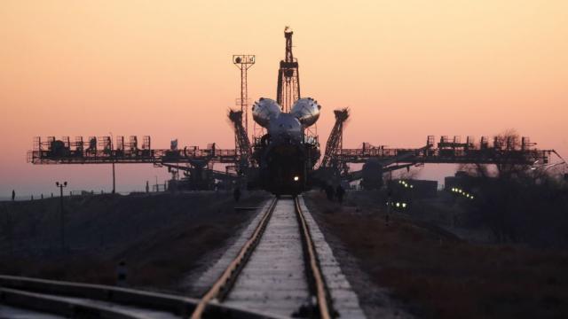 Обратно броене до старта на пилотирания космически кораб Союз МС-11 (ВИДЕО)