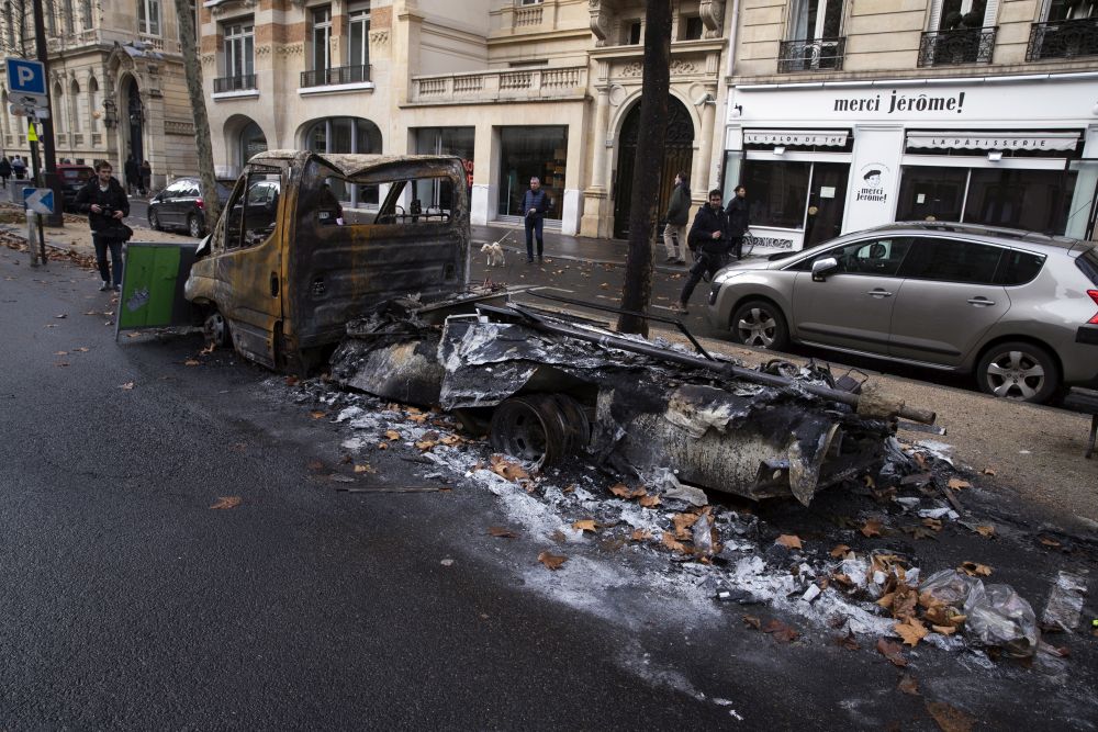 Истински погром след протестите в Париж
