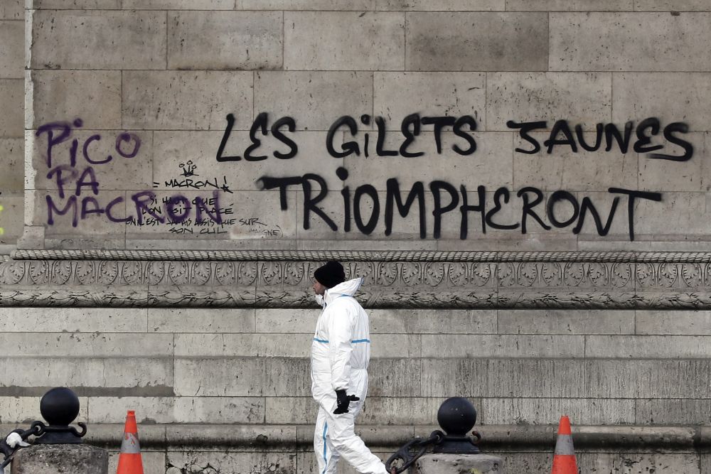 Истински погром след протестите в Париж