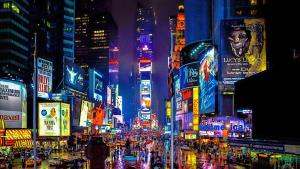 Част от Таймс Скуеър беше затворен в неделя вечерта след