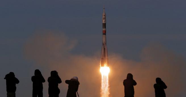 Ракетата-носител Союз-ФГ с пилотирания кораб Союз МС-11 стартира от първа