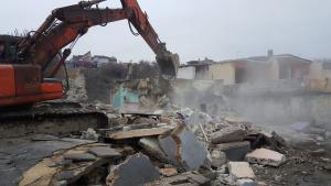 Багери събориха 19 незаконни къщи в Максуда