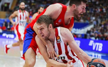 Българският баскетболист Александър Везенков влезе като резерва при загубата на