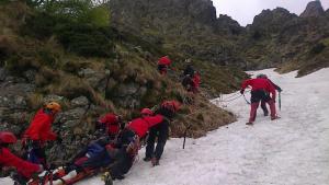 2 групи планински спасители участват в акцията по спасяването на паднал