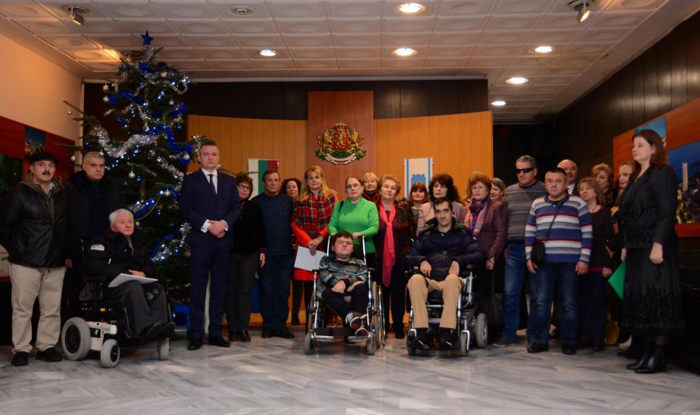 Община Варна купува още два буса за хора с увреждания