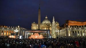 Запалиха светлините на коледното дърво във Ватикана