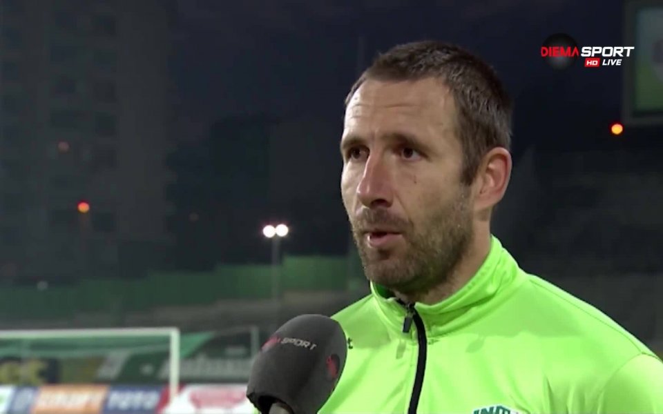 Вратарят на Берое Душан Перниш и халфът Карлос Охене не