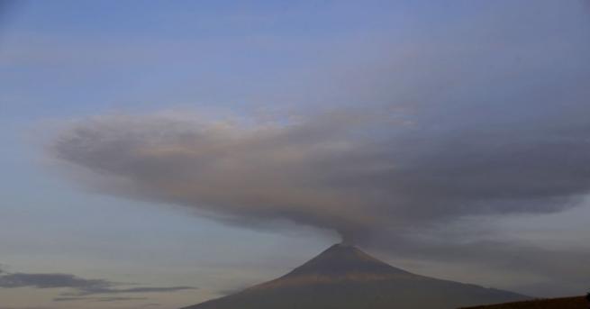 Вулканът Попокатепетъл в Мексико отново се разбуди съобщава Ройтерс Кратерът