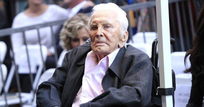 Легендата на холивудското кино Кърк Дъглас празнува днес своя 102-ри