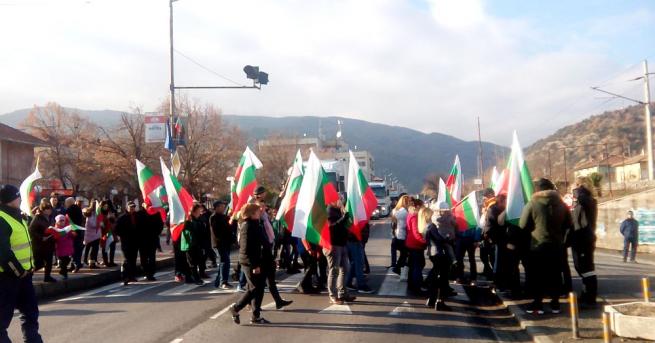 Протест затрудни трафика по главния път Е 79 в неделя посочва