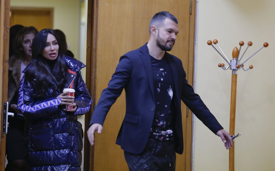 Биляна Дол посрещна 2020 година в родния си Белград. Сама,