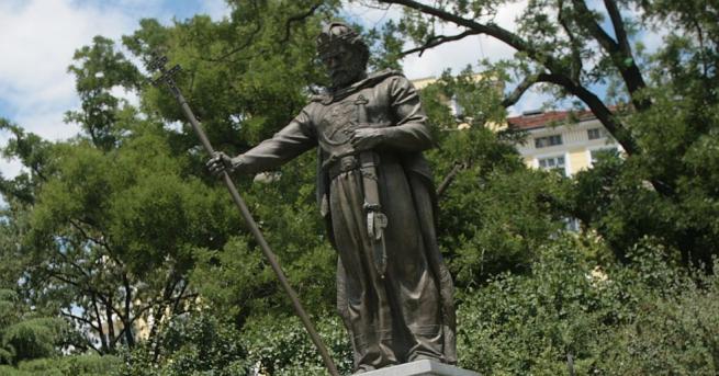 Очите на паметника на Цар Самуил в София угаснаха окончателно