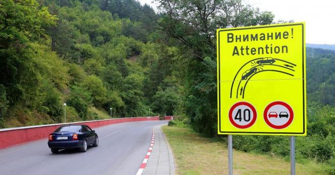 Не е сменена мантинелата на мястото на тежката катастрофа край