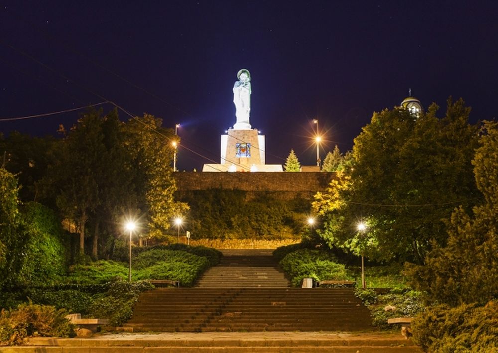 Монумент Света Богородица