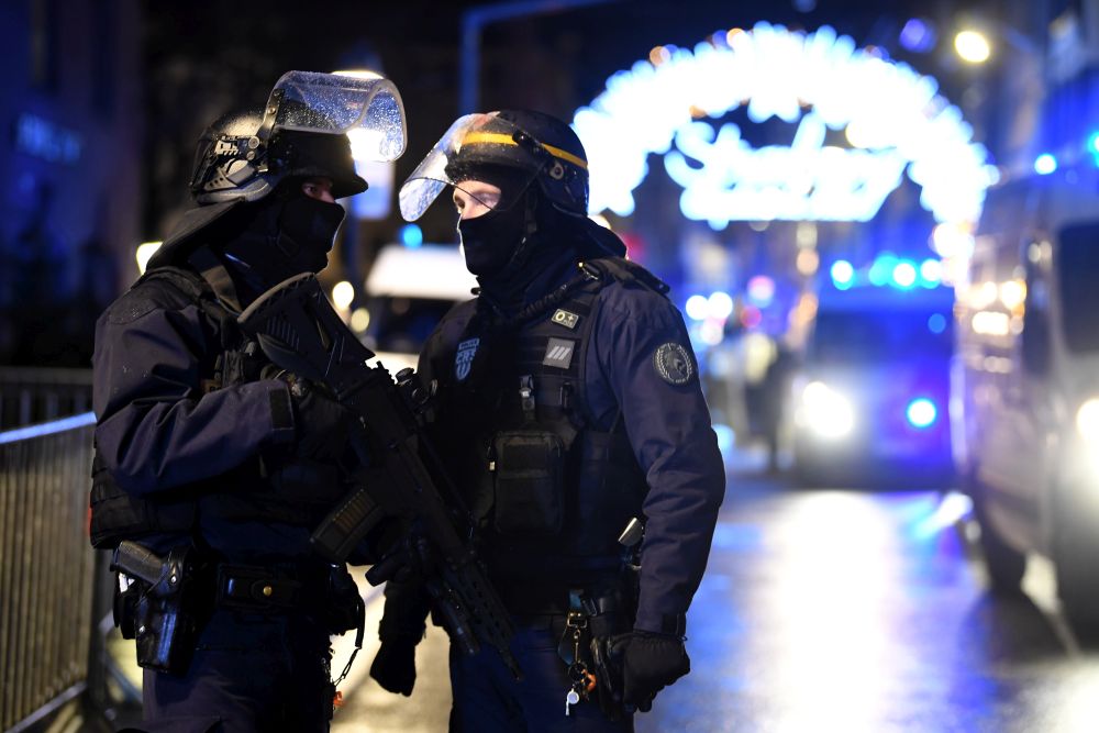 Терористичен акт потопи в скръб Страсбург преди Коледа