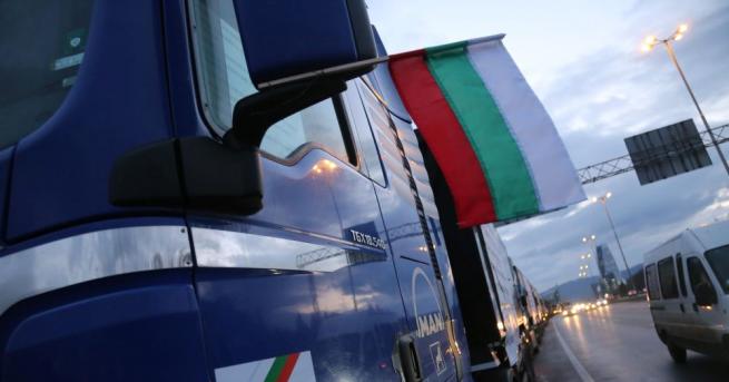 Строители изкараха 1000 машини на протест в София Около 1000