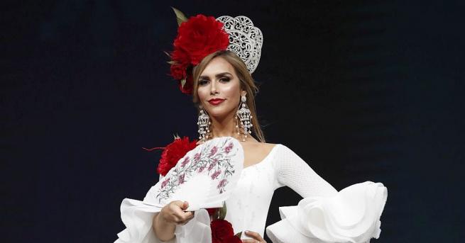 Като много участнички в конкурса за красота Мис Веселена Анхела