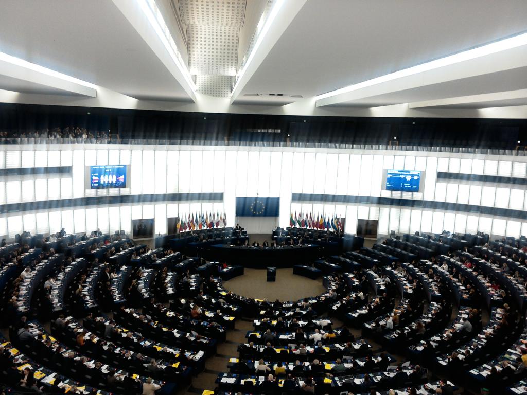 Вотговор на нарастващите заплахи за свободата и жизнеспособността на медиите