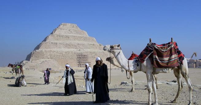 Египет оповести че няколко древни погребални камери в които има