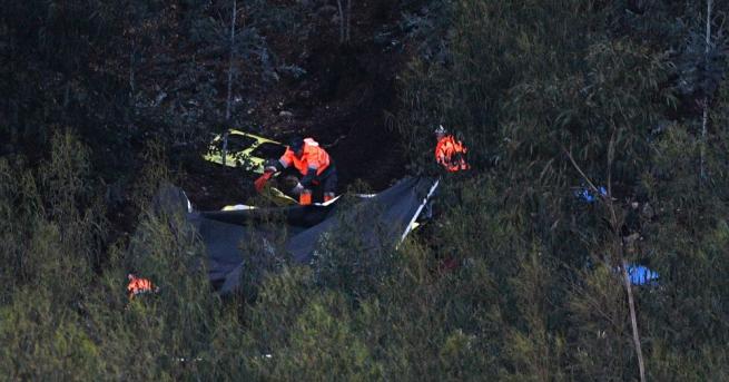 Медицински хеликоптер се разби в планинския район край втория по