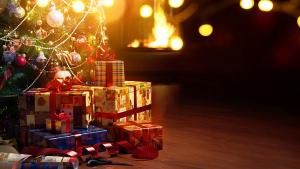 Коледа елха подаръци