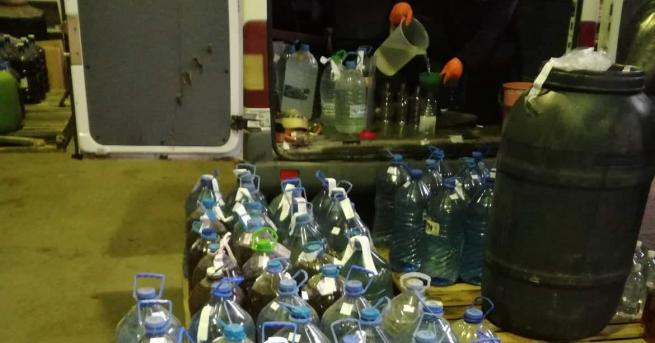 Близо 1600 литра нелегален алкохол и над 120 килограма нарязан