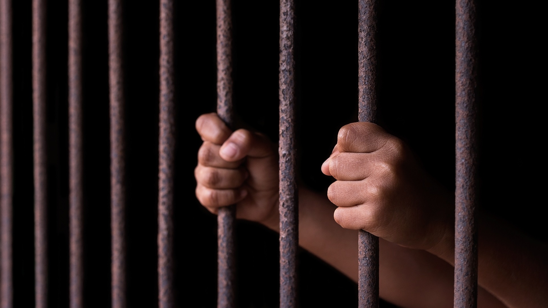 Амос Аткинсън бил дребен престъпник когато среща Марк Брандън Чопър