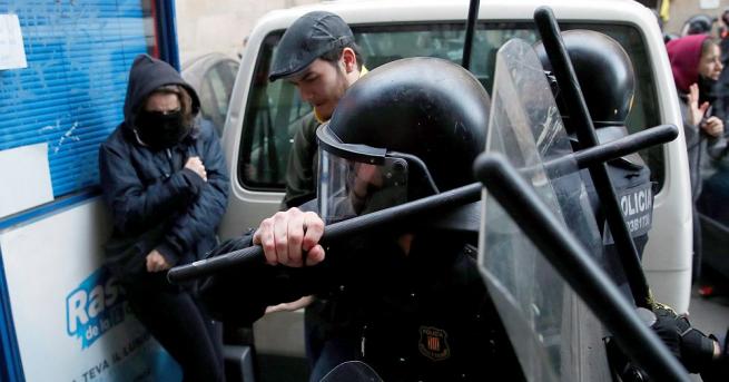 Поне 15 души пострадаха в испанската автономна област Каталуния по