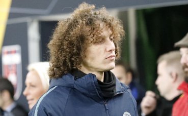 Челси работи усилено върху нов договор на Давид Луис