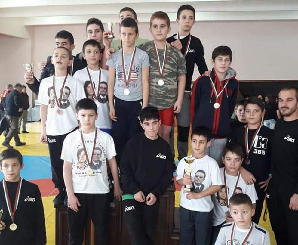 Коледен турнир по борба за деца в Кюстендил