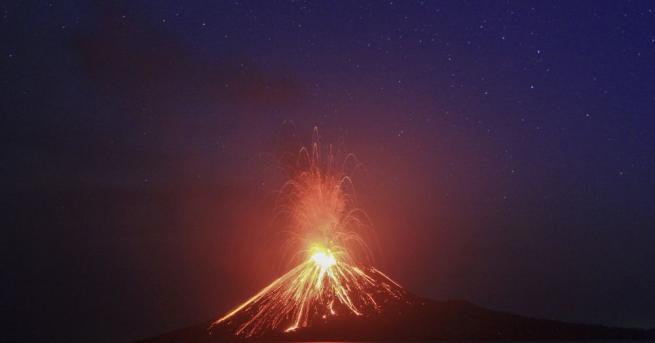 Вулканът, който вероятно е предизвикал смъртоносното цунами, ударило Индонезия в