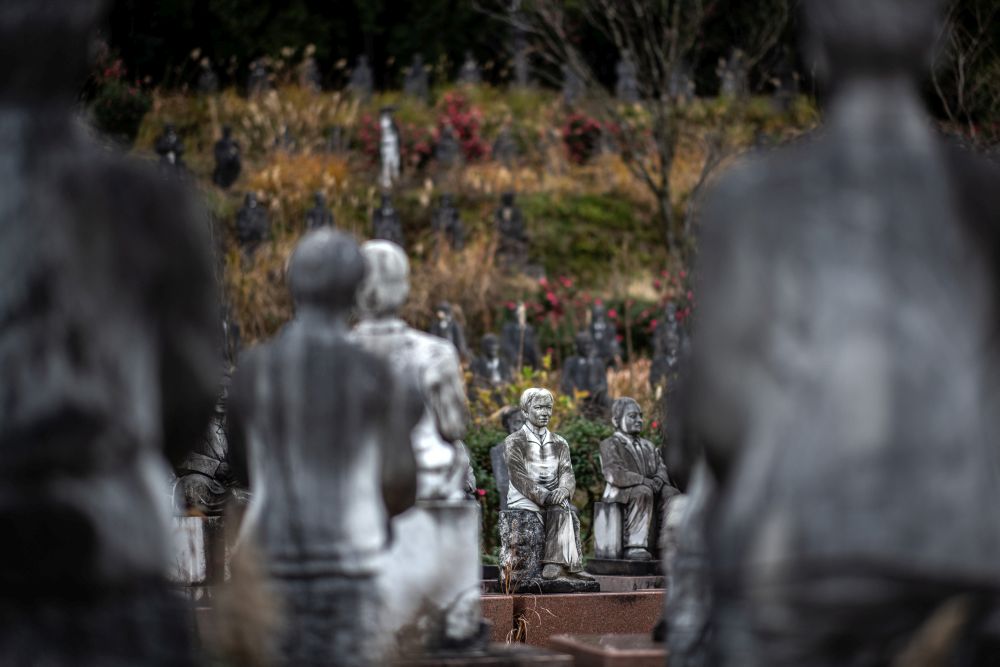 Японското село, в което „живеят” само статуи