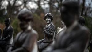 статуи Япония