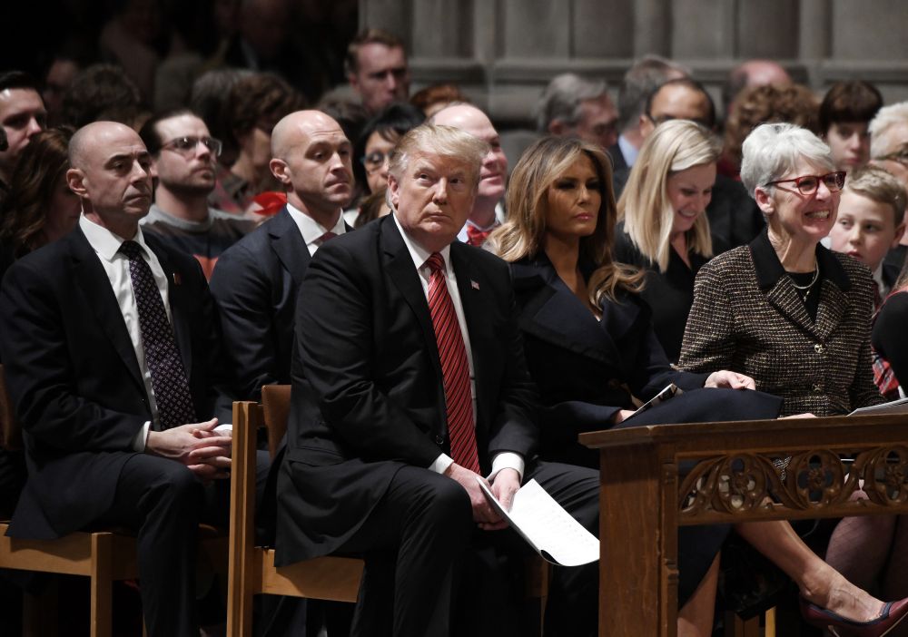 Доналд Тръмп и Мелания присъстваха на рождествена литургия в Националната катедрала във Вашингтон