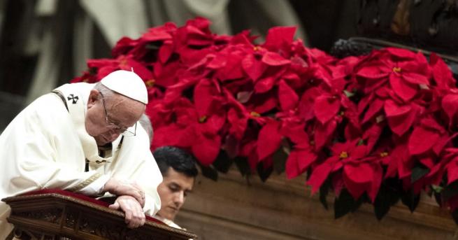 Папа Франциск отправи коледните си благопожелания в традиционното си послание