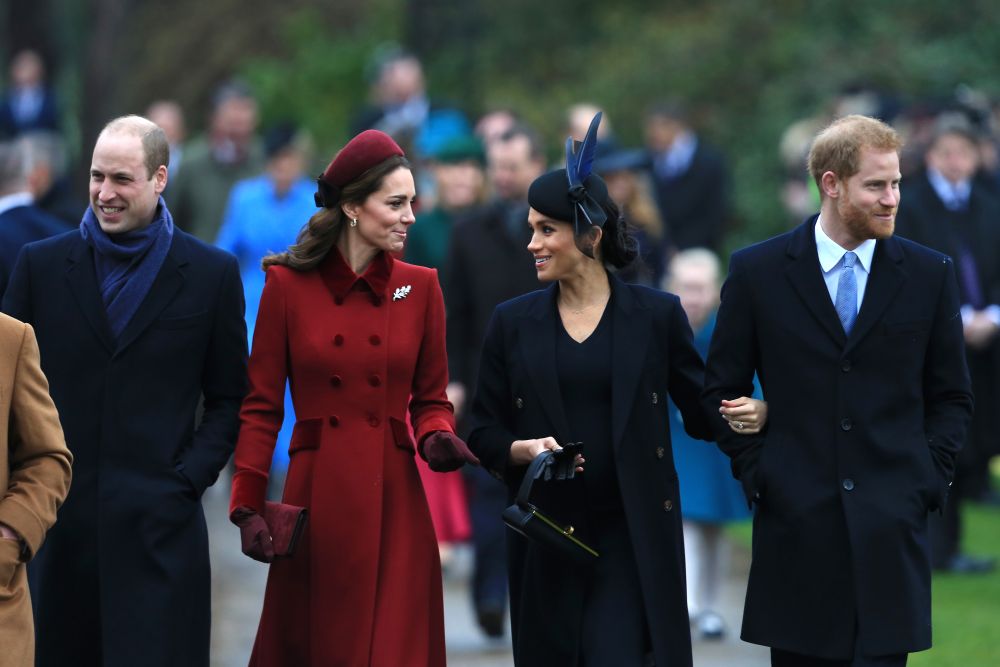 Британското кралско семейство задружно на Коледна служба