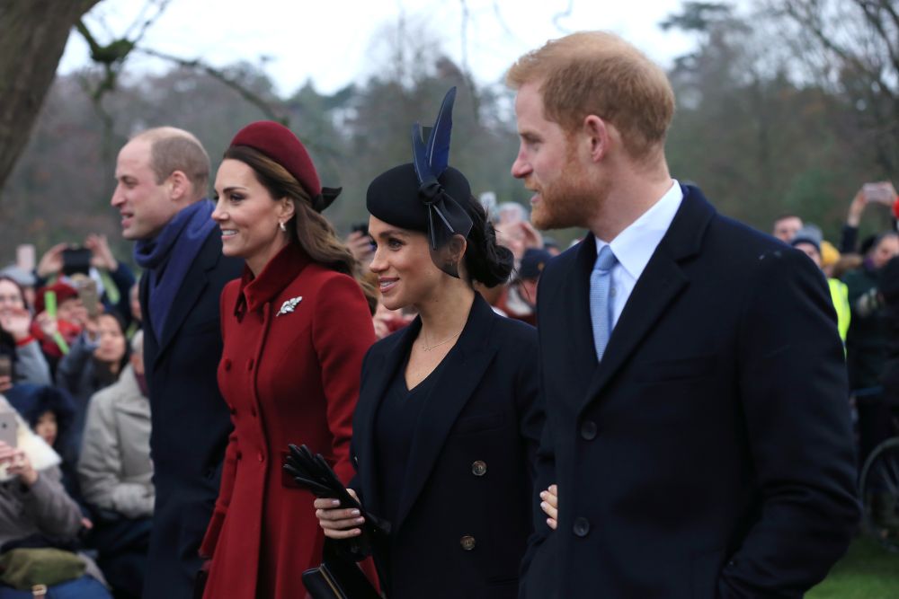 Британското кралско семейство задружно на Коледна служба