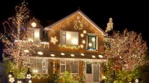 къща лампички Коледа