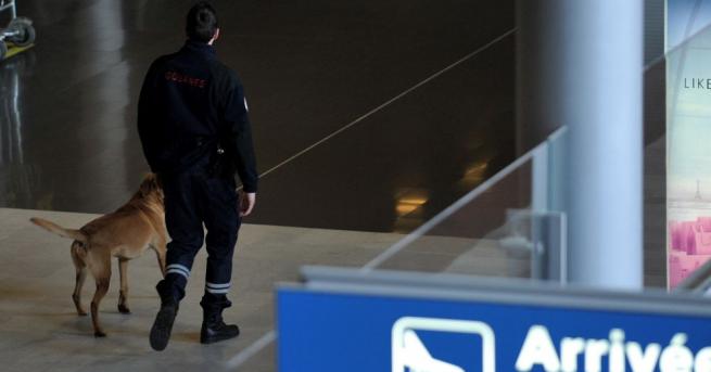 Френската полиция арестува днес двама души които са извадили пистолети