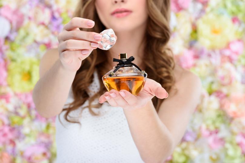 <p><strong>Сменете парфюма</strong></p>

<p>Класическите аромати са класически, но защо не пробвате нещо ново? Свежо ухание се отразява добре и на настроението. Леките цитрусови нотки винаги са подходящ избор.</p>