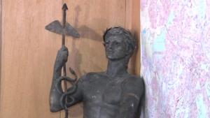 Статуя Аполон