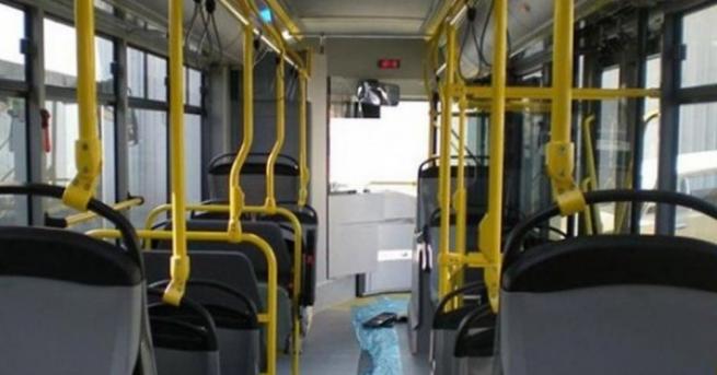 Стъклата на 13 тролейбуса в Пловдив са били изпочупени. Според първоначалната