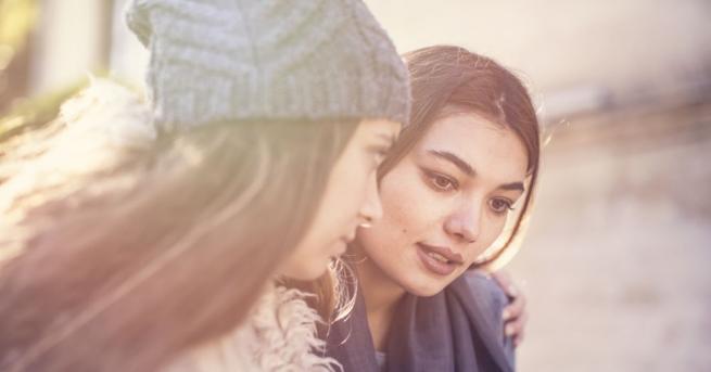 Накланянето на главата предразполага хората да се гледат в очите
