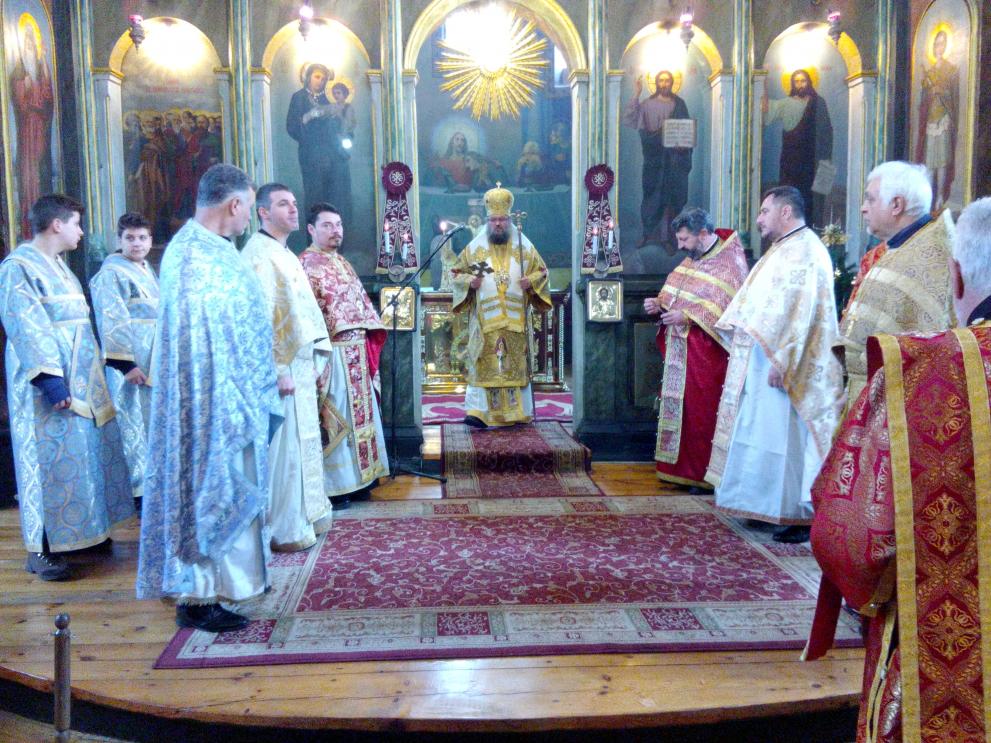 Врачанският митрополит оглави богослужението.