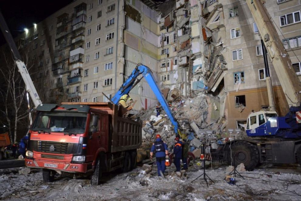 Изписват бебето, оцеляло 36 часа под руините на срутен блок в Магнитогорск  - Свят - DarikNews.bg