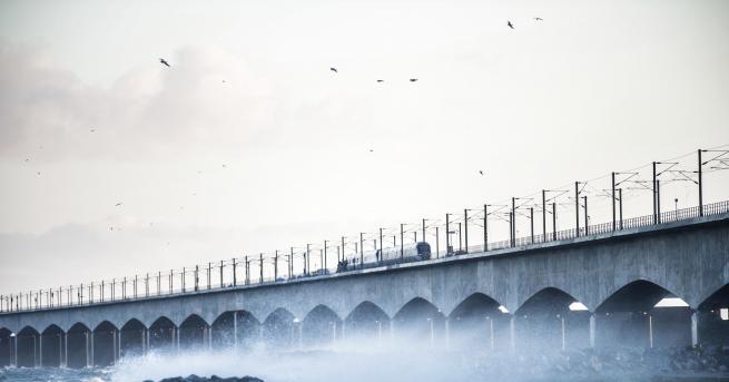 Няколко души загинаха при железопътна катастрофа на мост в Дания