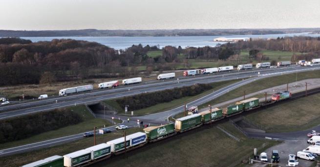 Броят на жертвите от железопътната катастрофа в Дания нарасна от