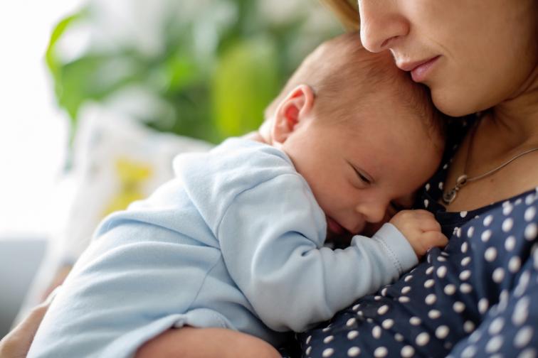  Проучване в Австрали твърди, че майките не се любуват на майчинството до шестия месец на бебето. Това е по този начин освен поради преумората, а безусловно поради преумората на тялото, която е равносилна на маратон.  