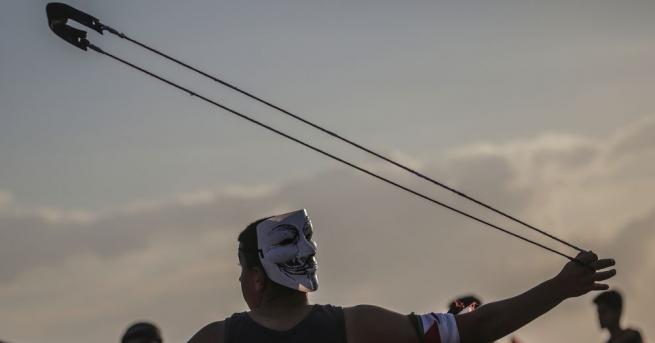 Петима мъже нападнаха офиса на Палестинската телевизия в Газа и