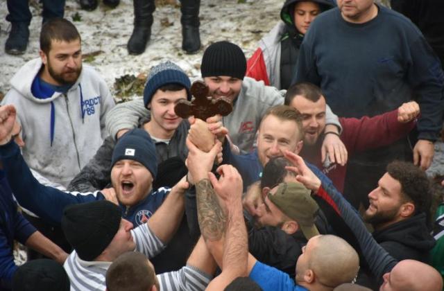 Шампион по таекуондо улови кръста в Благоевград